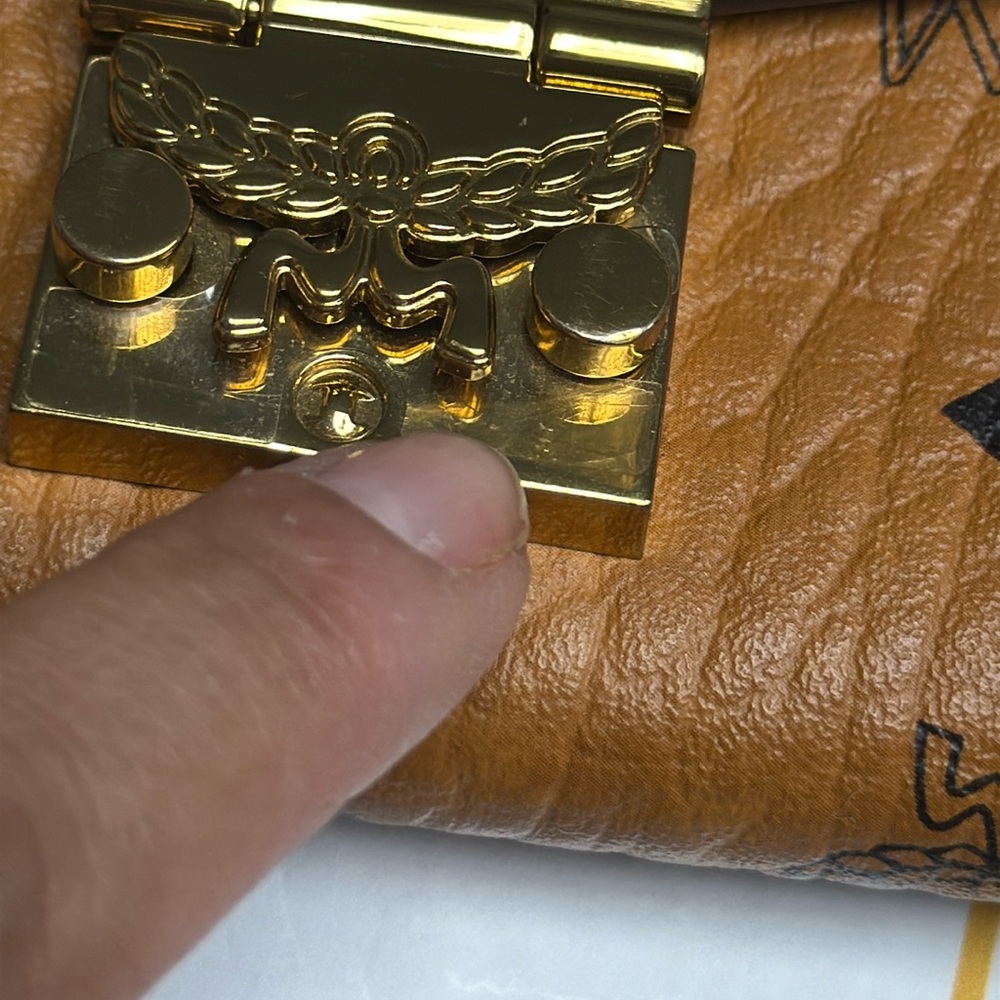 Preloved MCM Patricia visetos cognac wallet on chain excellent 7x4” box n COA - Picture 4 of 14